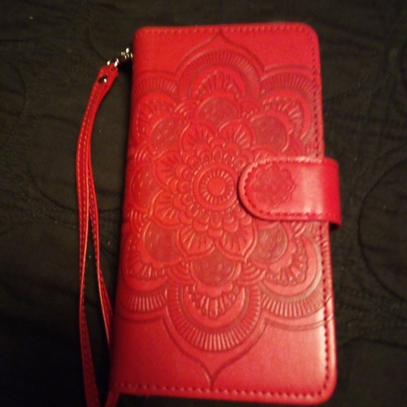 Embossed cell phone case - Picture 1 of 5